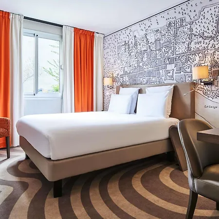 Hotel Mercure Tour Eiffel Grenelle 4*