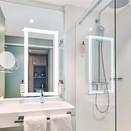 Mercure Tour Eiffel Grenelle Hotel 4*