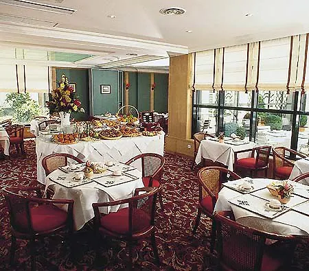 Hotell Mercure Tour Eiffel Grenelle 4*