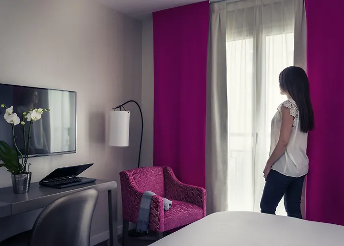 Mercure Tour Eiffel Grenelle Hotel 4*