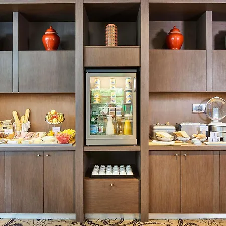 Отель Mercure Tour Eiffel Grenelle Париж